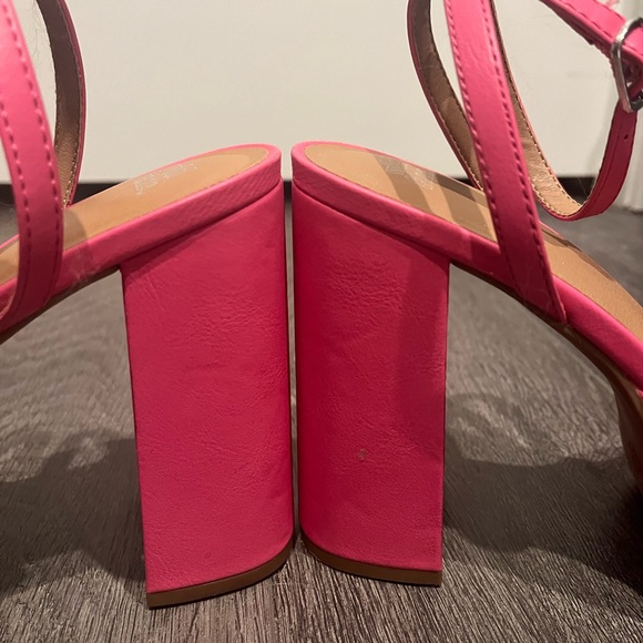 Pink Pumps - Picture 3 of 7